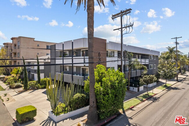 Foto del edificio - 6350 Willoughby Ave