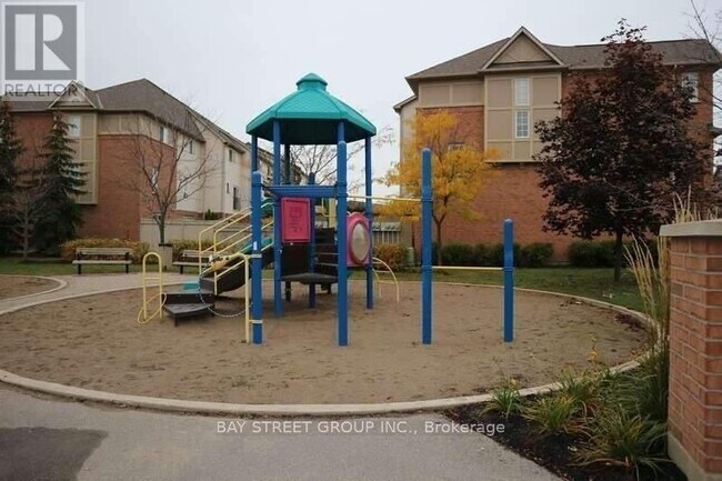 Photo du bâtiment - 5055 Heatherleigh Ave