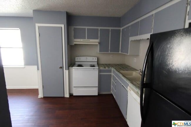 Building Photo - 602 Traci Dr