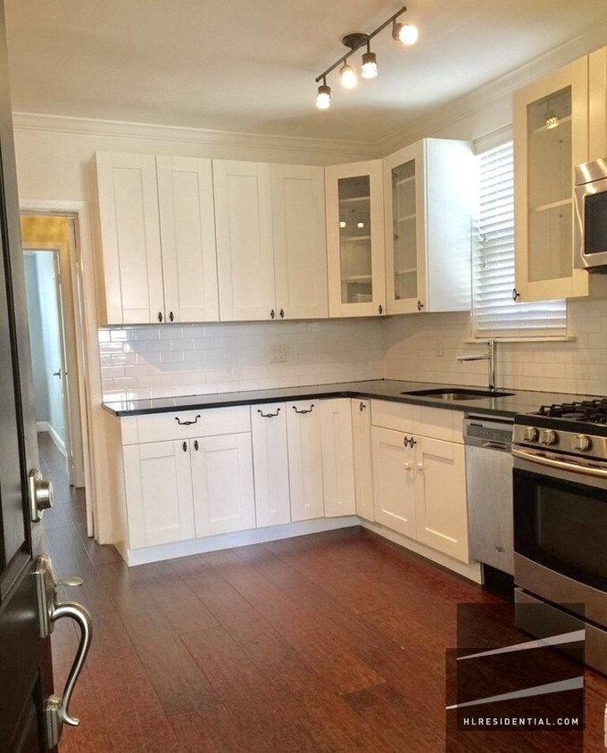 Primary Photo - 3310 Ditmars Blvd