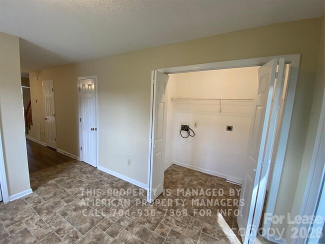 Foto del edificio - 1906 Ln St