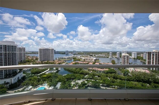 Foto del edificio - 6000 Island Blvd