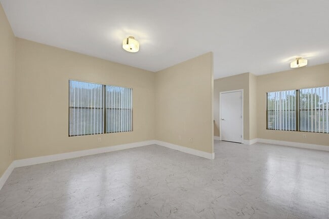 Building Photo - Henderson 2 Bedroom Condo