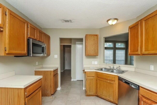 Building Photo - 4903 St Thomas Pl
