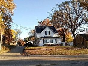 Building Photo - 1115 6th Ave E