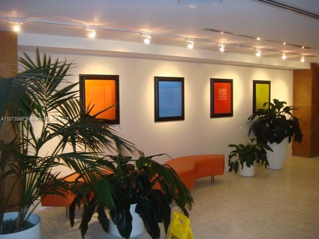 Foto del edificio - 3801 Collins Ave