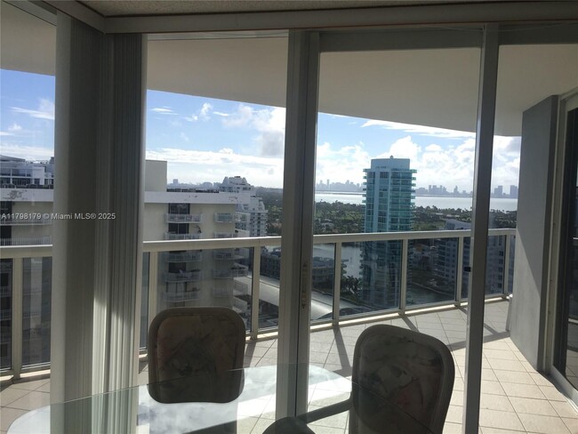 Foto del edificio - 6301 Collins Ave