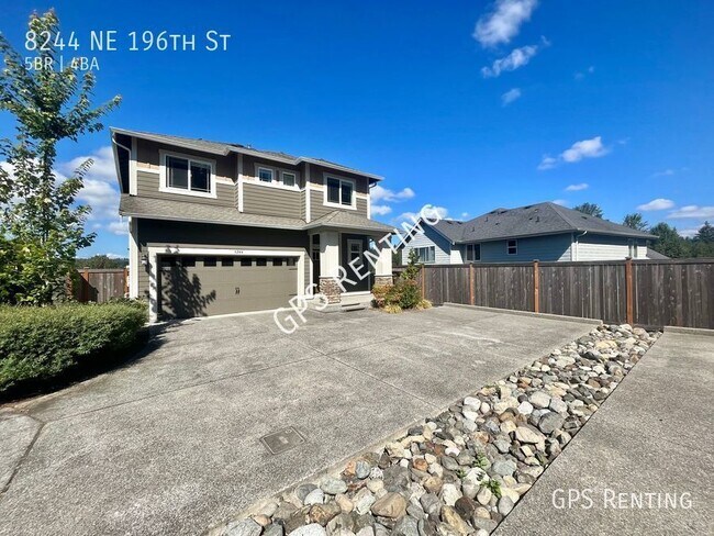 Foto del edificio - Luxury 5 Bedroom Home In Kenmore!
