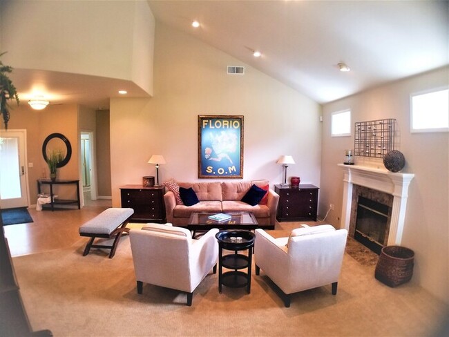 Building Photo - 2406 Sun Oaks Dr