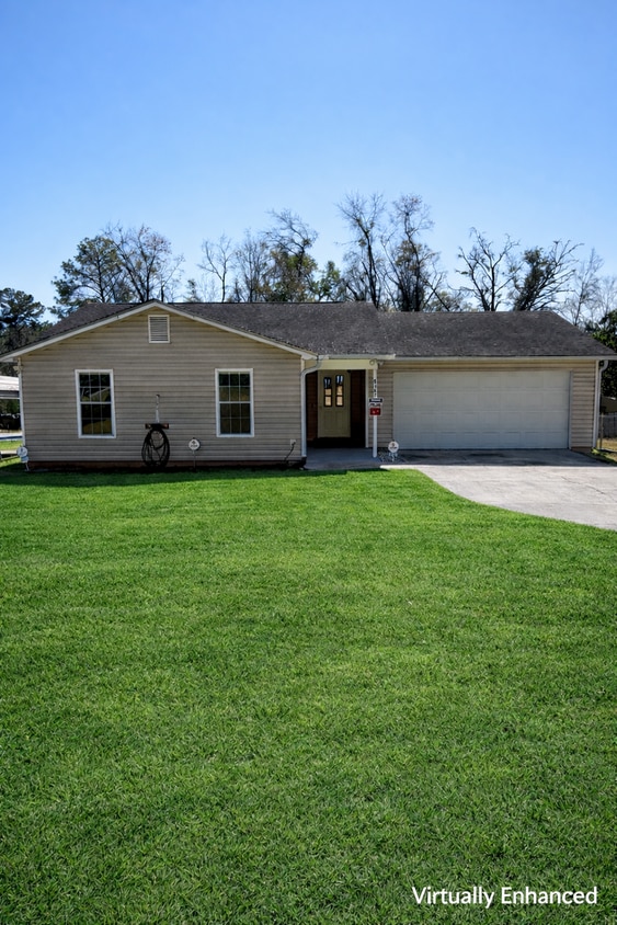 Beautiful Updated Ranch Style Home - Beautiful Updated Ranch Style Home