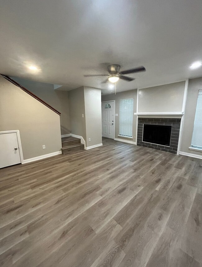 Foto del edificio - 3901 Woodchase Dr