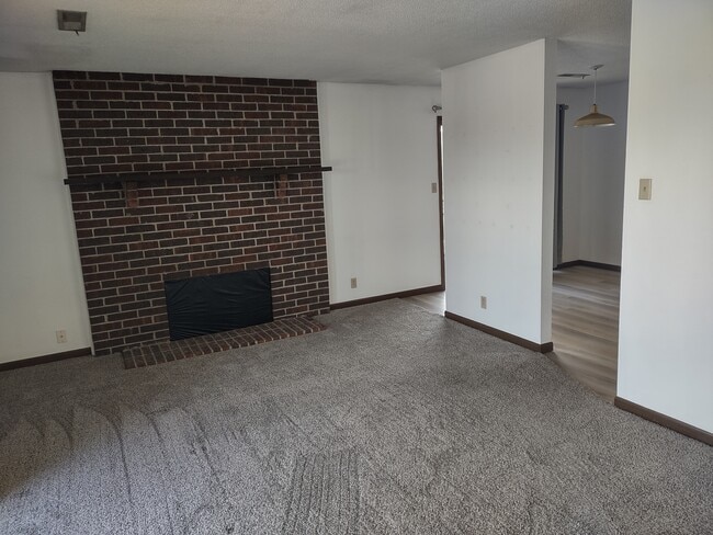 Building Photo - 332 Southampton Dr