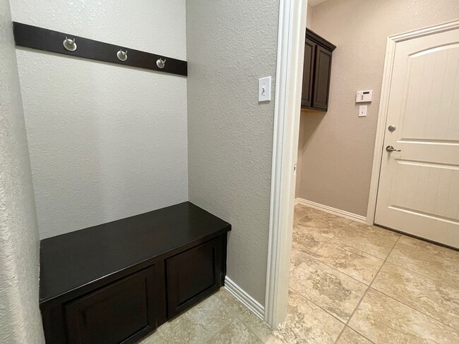 Building Photo - 11 Silver Arrow Court