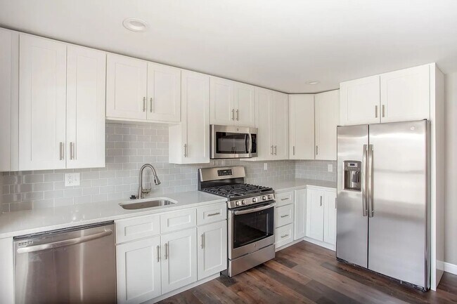 Foto del edificio - 5351 Devonshire Ave