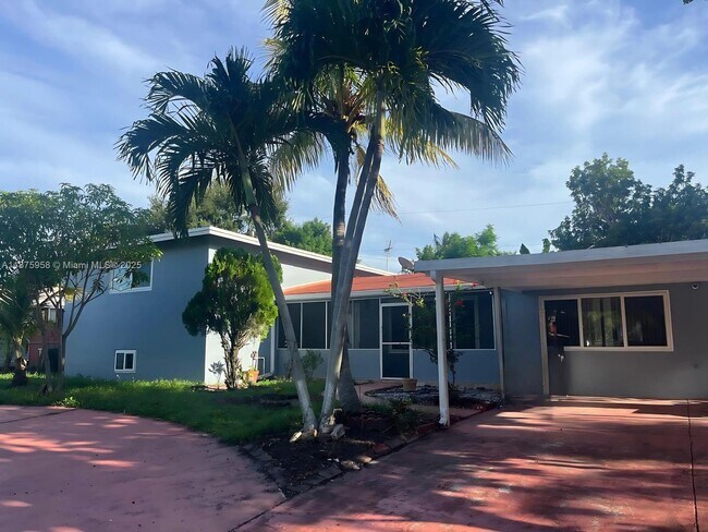Foto del edificio - 1330 NE 203rd St