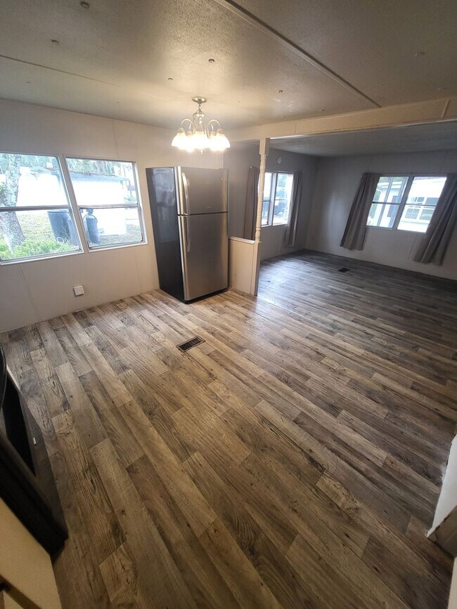 Foto del edificio - 650 SE 128th Ave