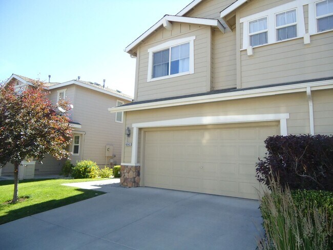 Foto del edificio - 2 bedroom, 2.5 bath and a loft in a quiet neighborhood
