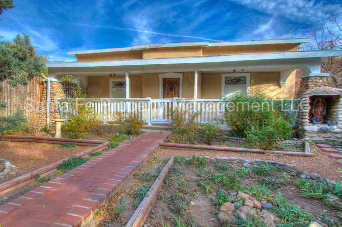 Primary Photo - 549 Agua Fria St