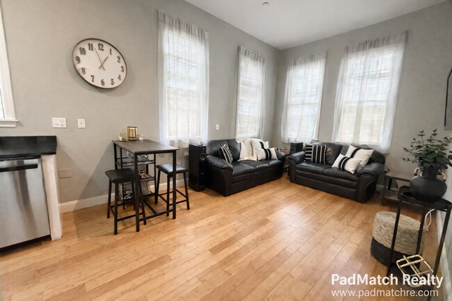 Foto del edificio - 195 W 3rd St