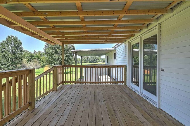 Foto del edificio - Beautifully Maintained 3-Bedroom Home on 1.21 Acres with Mountain Views – Chuckey, TN