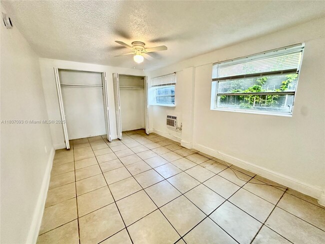 Building Photo - 2306 NW Flagler Terrace