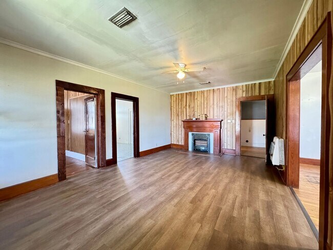 Building Photo - 307 James Street 4Plex