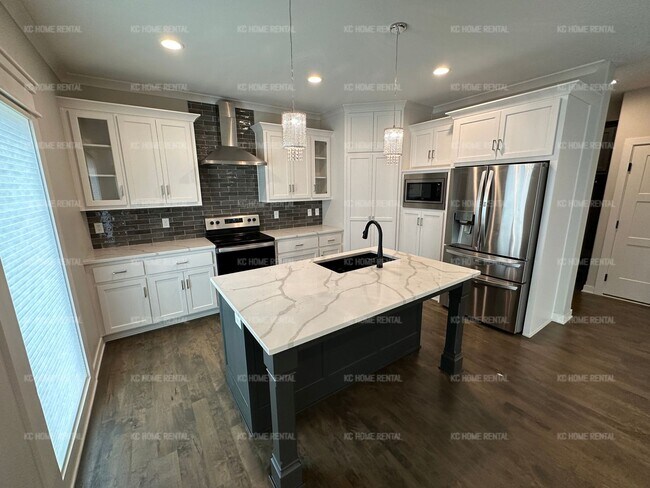 Building Photo - Amazing 4 bedroom home in Lee's Summit!