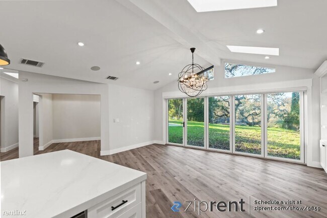 Building Photo - 3 br, 3 bath House - 17031 Holiday Dr, Mor...