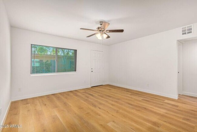 Foto del edificio - 2-bedroom, 1-bath duplex by ASU