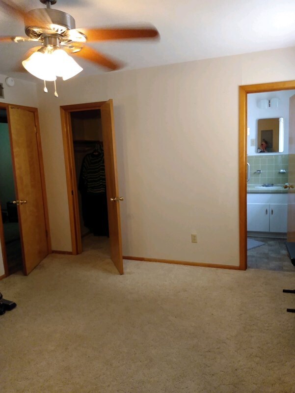 Building Photo - 217 Cloos Cir Dr