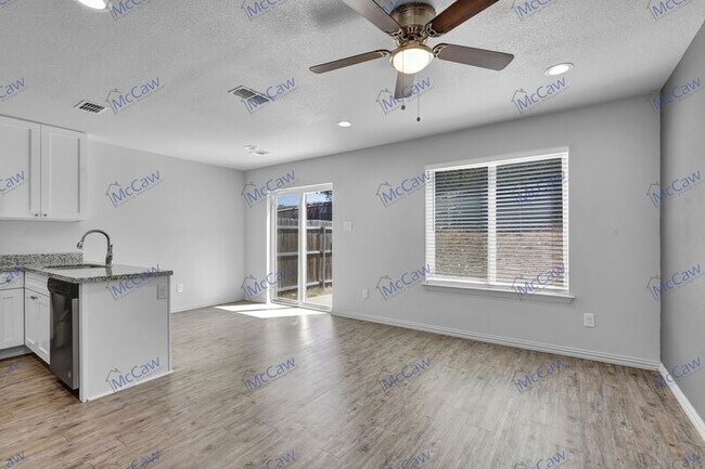 Building Photo - 8007 Marydean Ave
