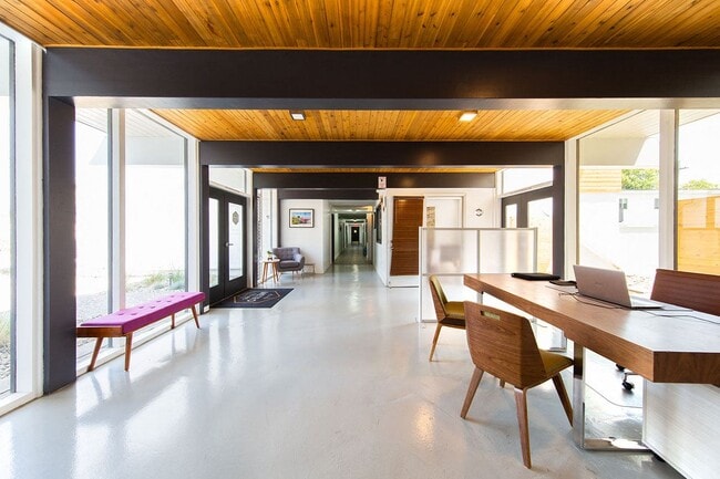 Foto del edificio - Metro Apartments