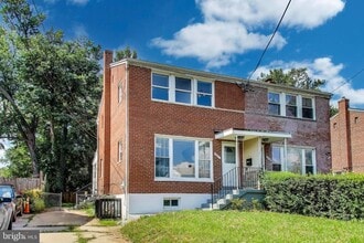 Building Photo - 3407 Floral St