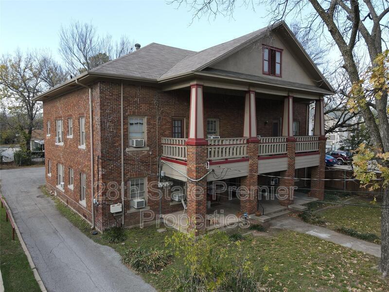 919 1/2 N Austin St Unit 919 1/2, Denton, TX 76201 Condo for Rent in