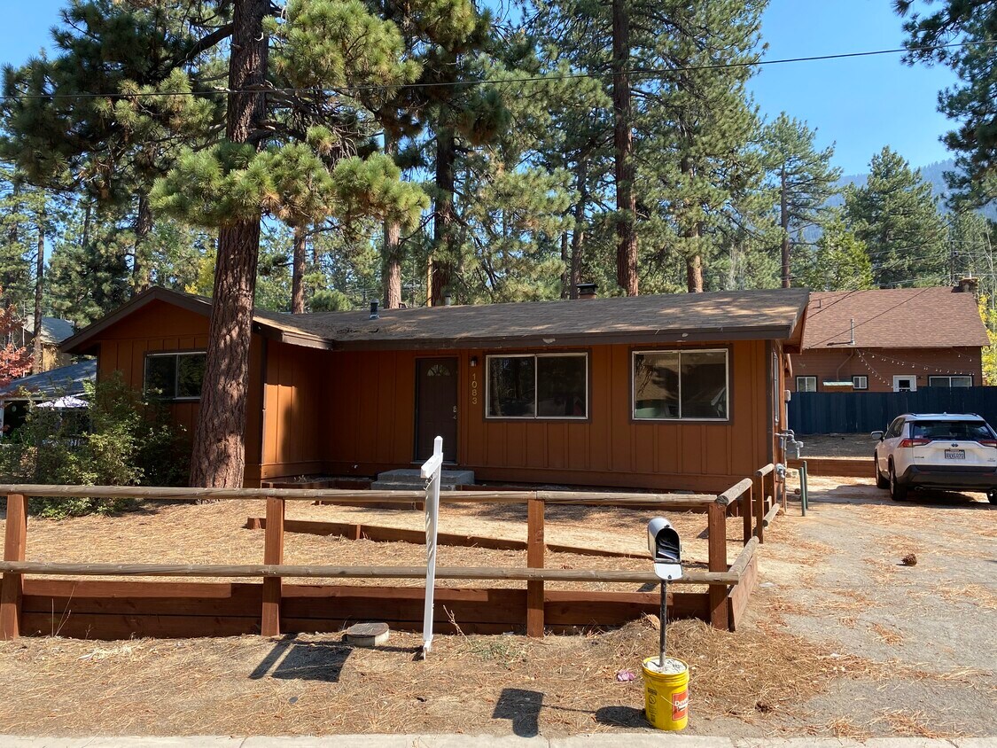 Primary Photo - 1083 Aspenwald Rd