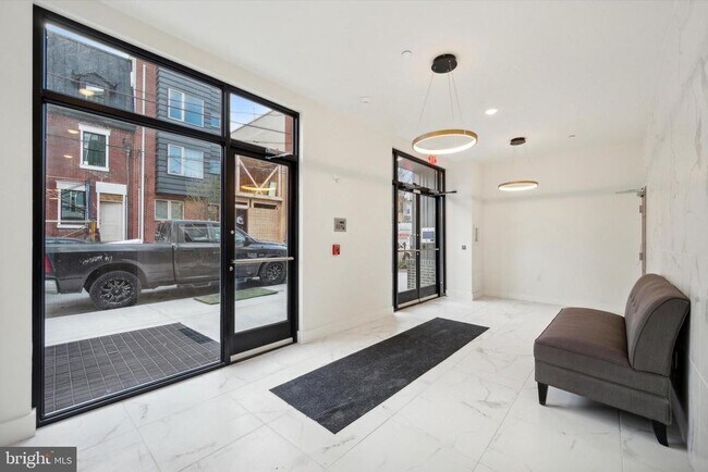 Building Photo - 1221 E Fletcher St