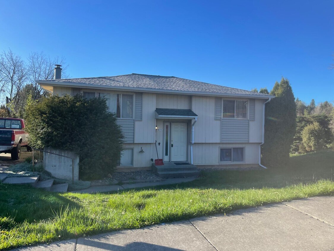 Foto principal - 5 Bedroom 2 bath on Military Hill, Pet fri...