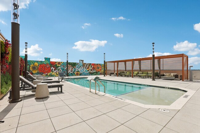 Foto del edificio - Chandler Residences