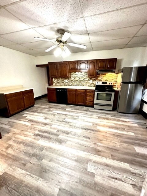 428 Locust St, 1st Fl - Kitchen 1 - 428 Locust St
