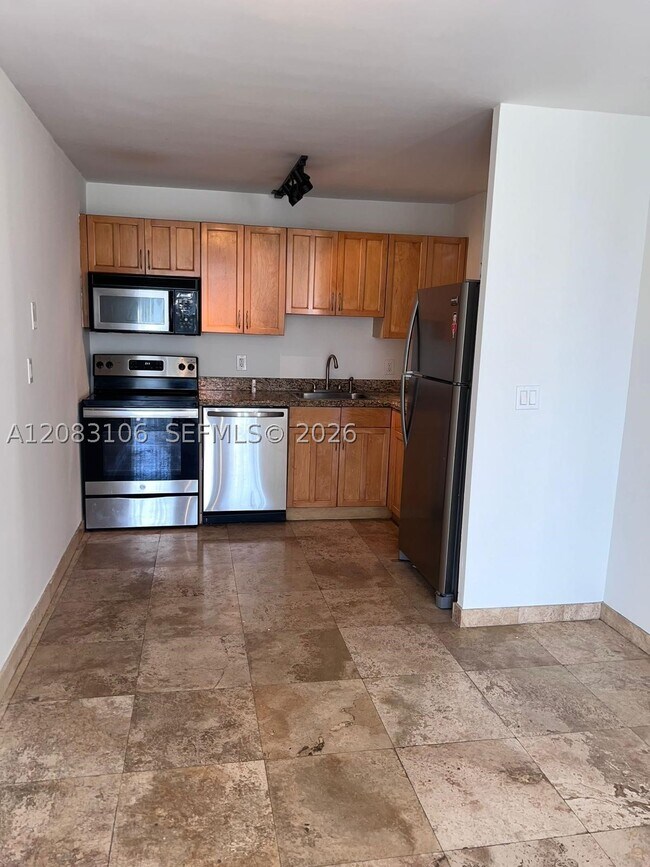 Building Photo - 1801 S Treasure Dr