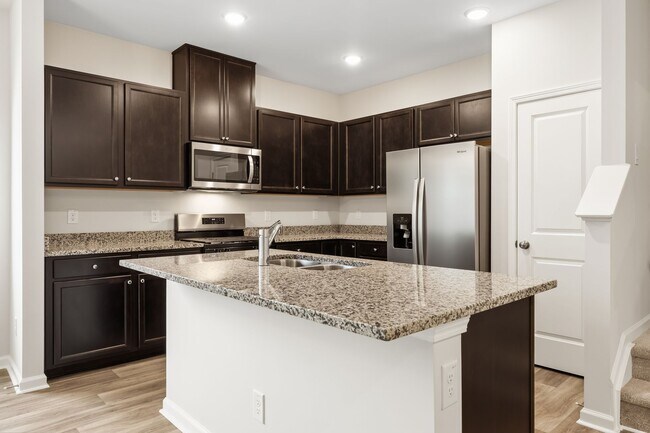 Foto del edificio - Prime Location! Brand New 3 Bed Townhome