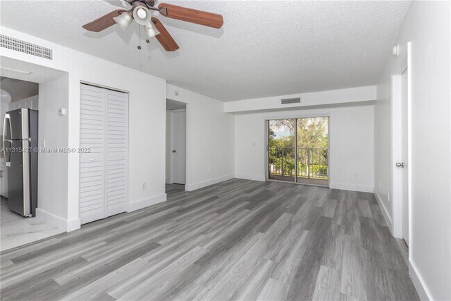 Foto del edificio - 8200 SW 210th St