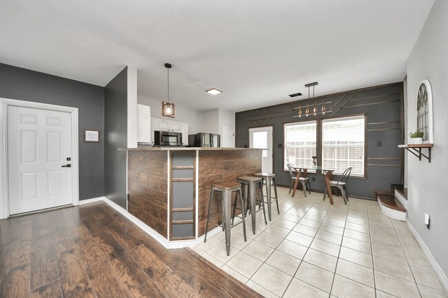 Building Photo - 1603 Dove Run