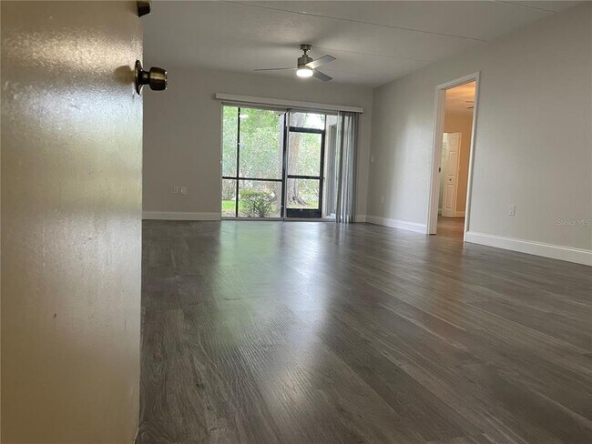 Foto del edificio - 211 Pine Ct