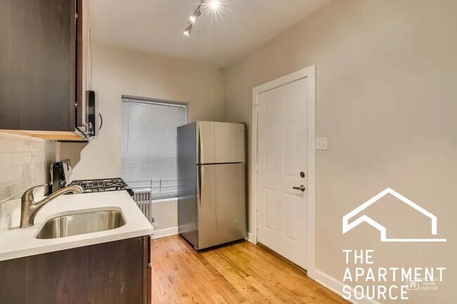 Foto del edificio - 836 E 53rd St