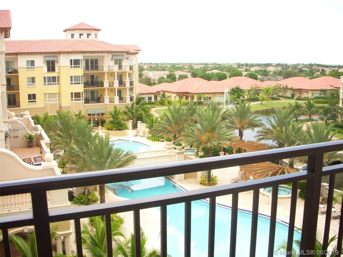 Foto principal - 16102 Emerald Estates Dr