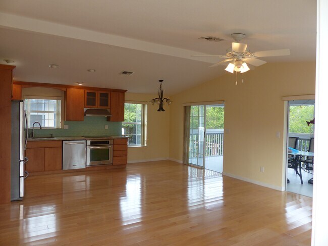 Building Photo - 232 La Paloma Rd