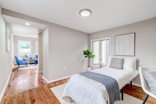 Photo - Bright and Newly Updated Apartment in the ...