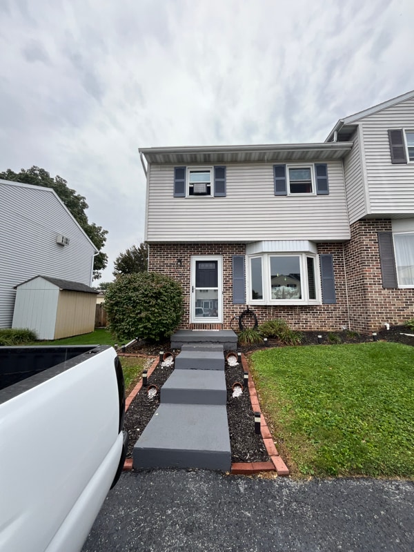 Building Photo - 260 Riverview Dr
