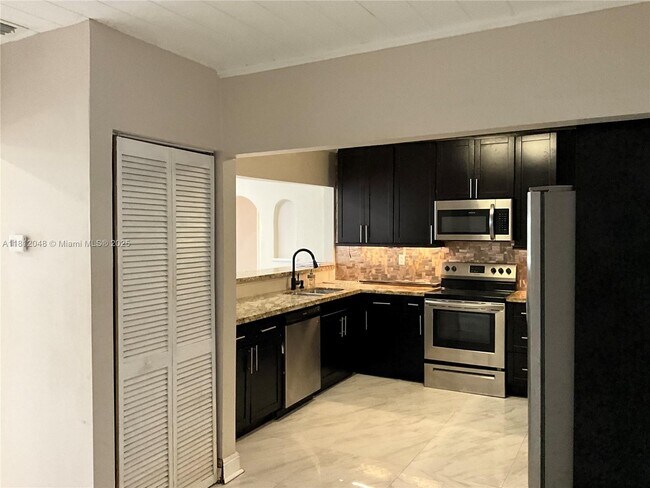 Foto del edificio - 418 NW 48th St